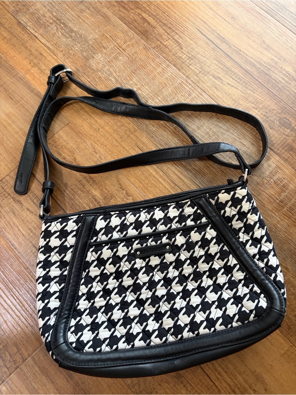 Vera Bradley black & white trapeze trimmed crossbody purse